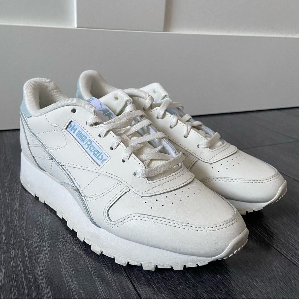 Reebok, Women’s 6.5 US, Cream with light blue accents